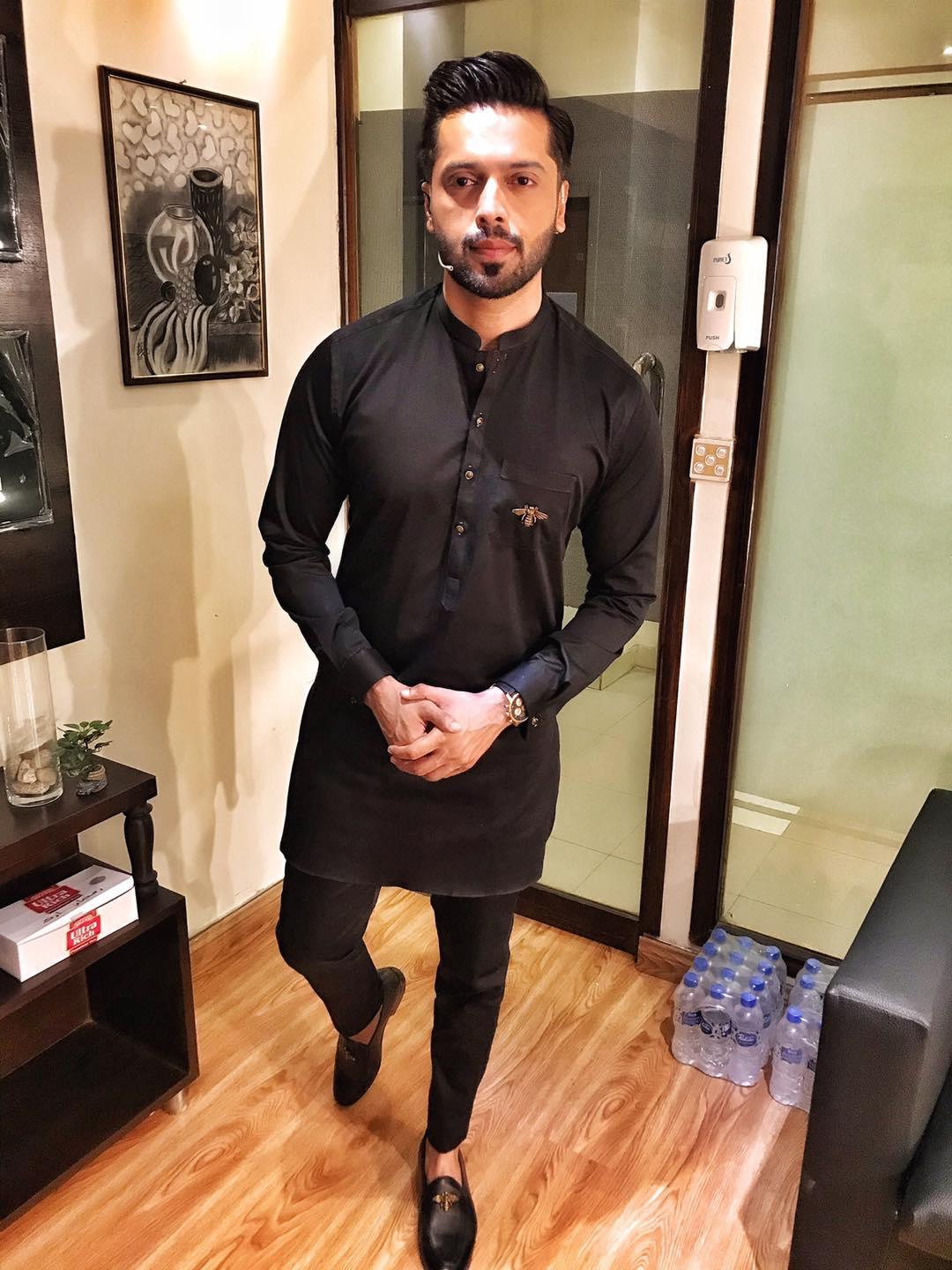 Leather Pump with Wasp Metal detail. - Snug