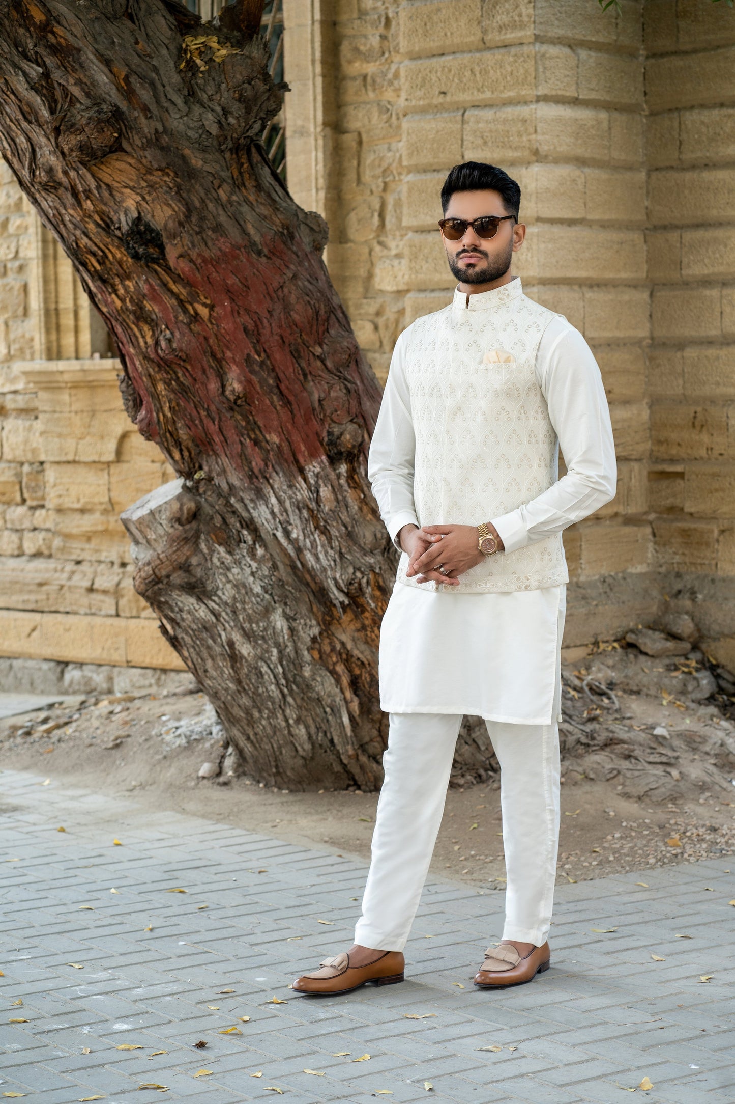 Chandi Warq - White Embroidered Waistcoat by Snug.