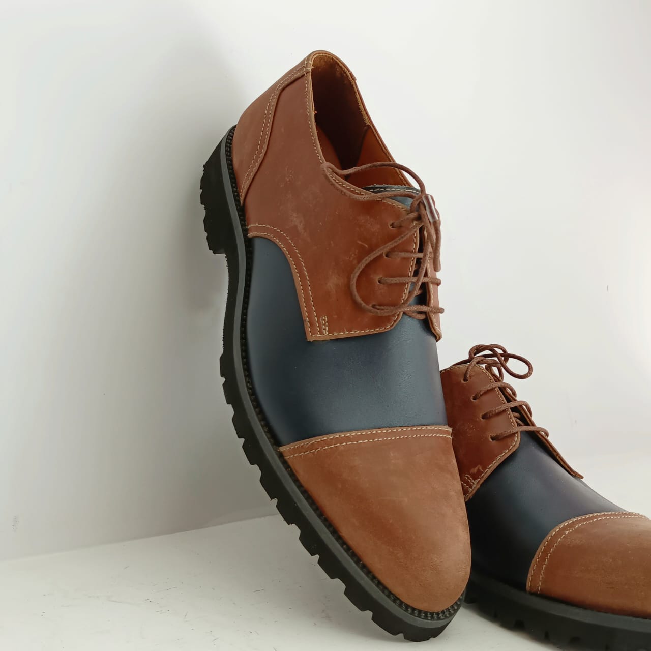 Crazy Horse Leather Shoes by Snug.