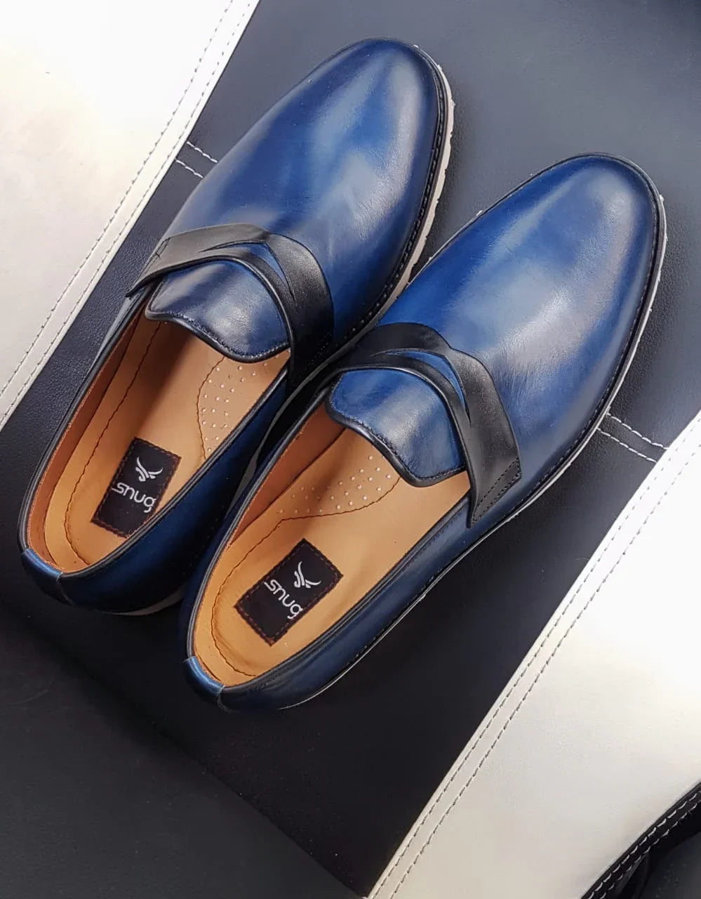 Hand made blue leather pumps with Vibram sole - Snug