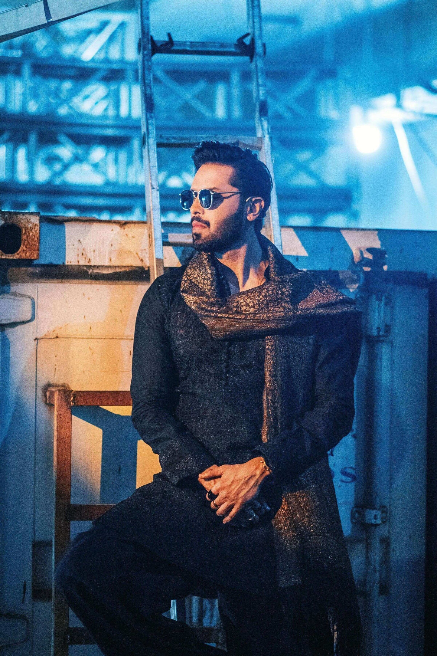 Black Farshi Outfit