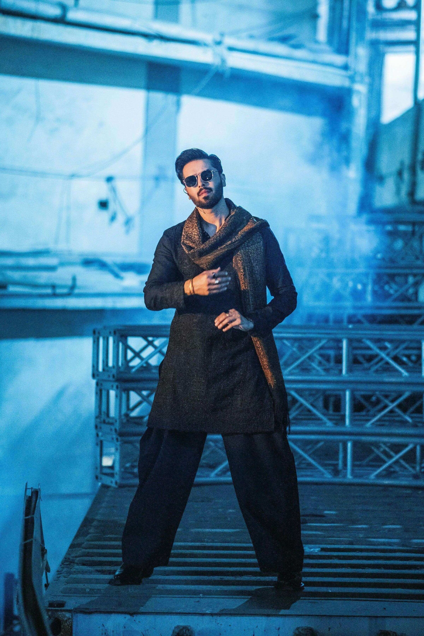 Black Farshi Outfit