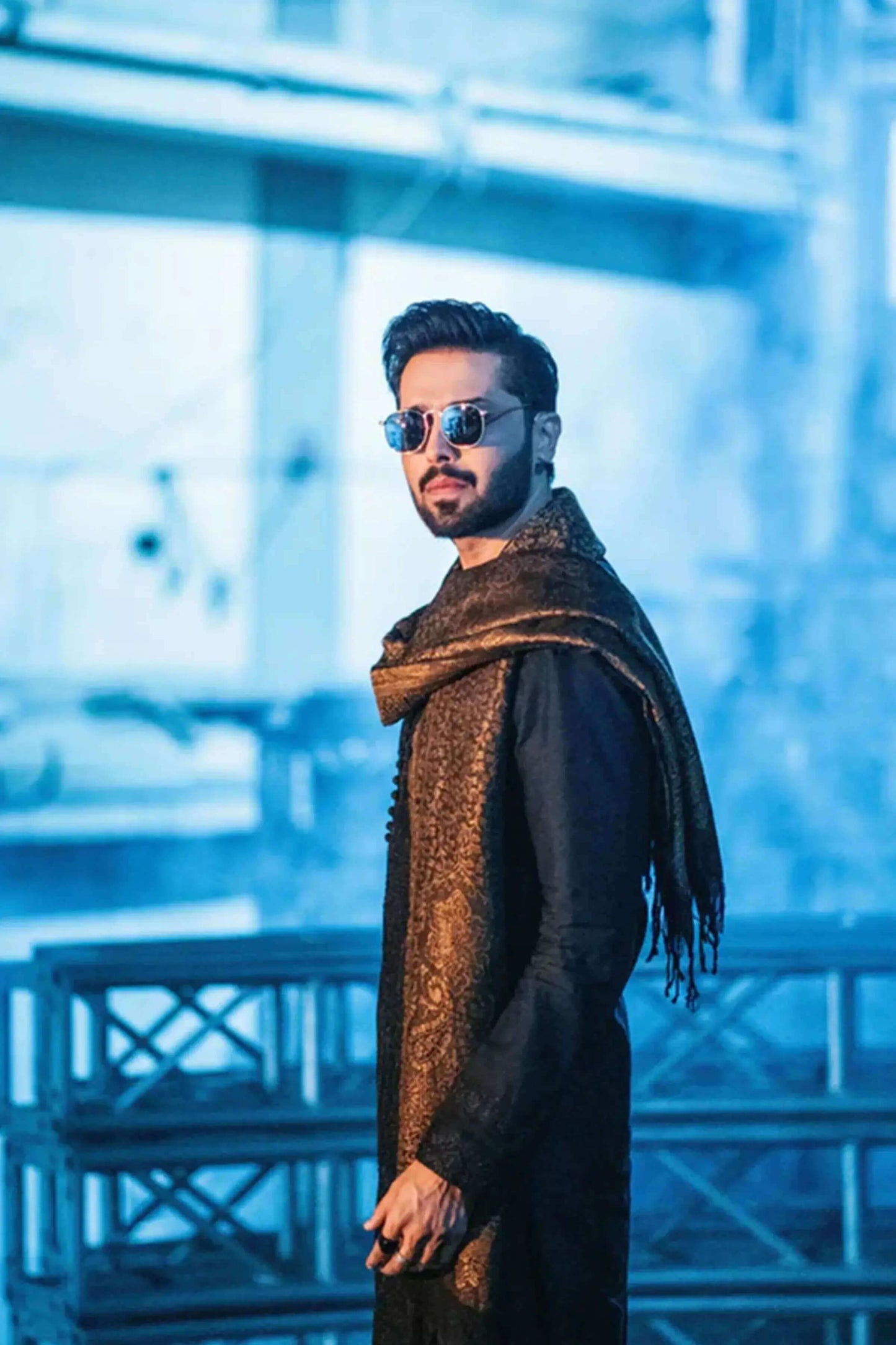 Black Farshi Outfit