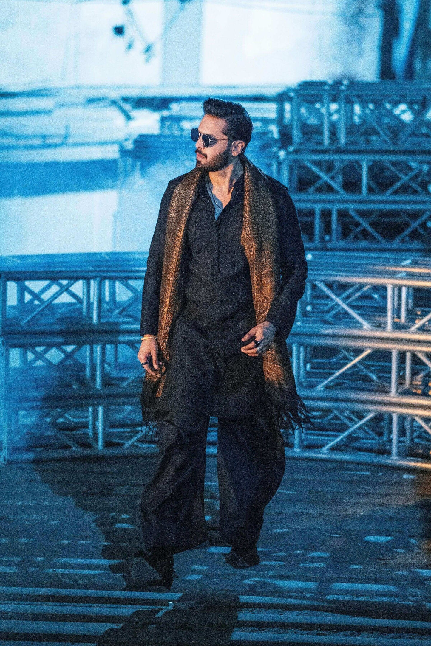 Black Farshi Outfit