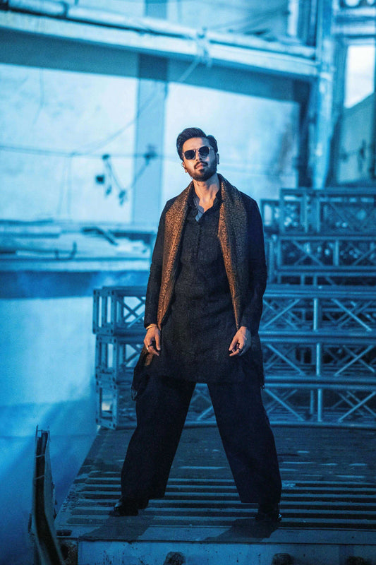 Black Farshi Outfit