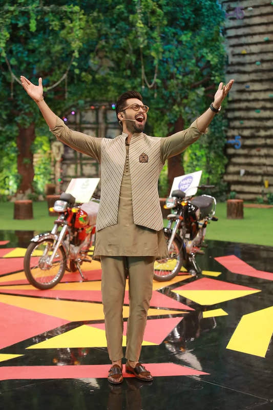 Cross Stripes Silk Waistcoat. - Snug