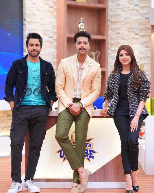 Light Yellow Linen Blazer With Green Pants - Snug