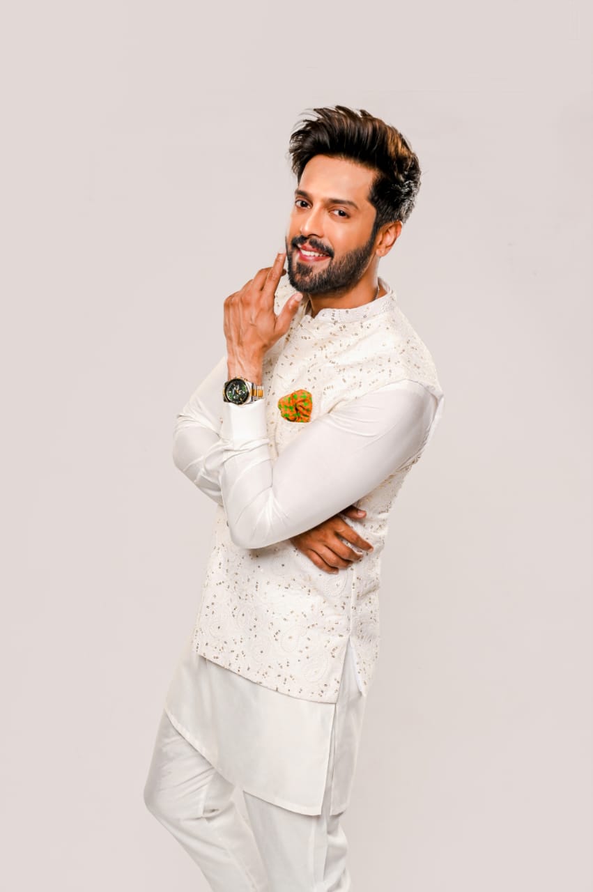 White Embroidered Paisleys Waistcoat with Kurta Trouser.