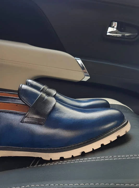 Hand made blue leather pumps with Vibram sole - Snug