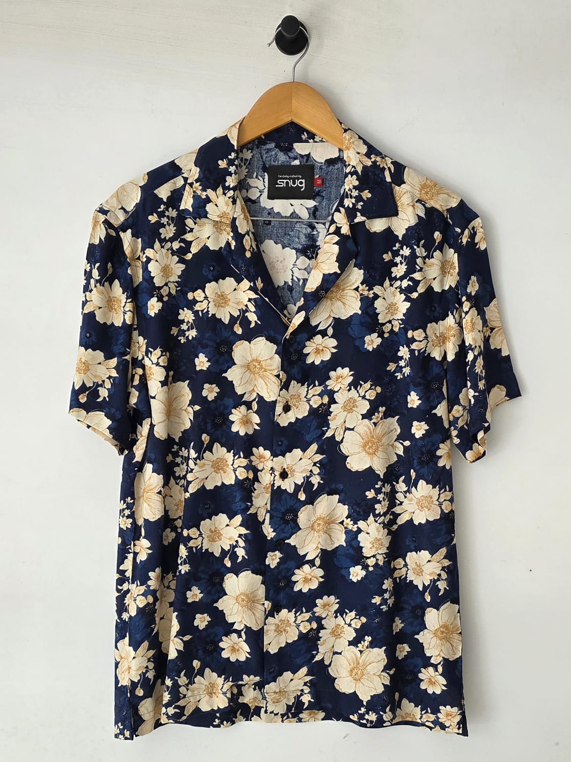 Snug botanical gauzy shirt with minimal block print in navy floral design